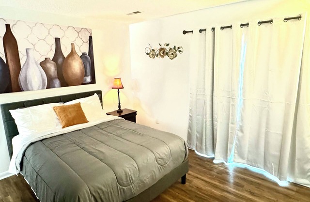 Cozy apartment in delightful Huntsville with Queen bed