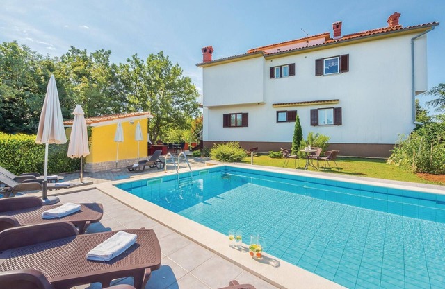 Appartement confortable à Labin avec.