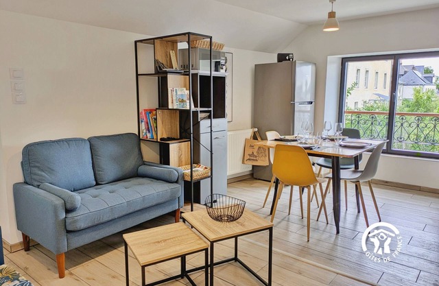 Cozy apartment in Laval, parking included, for 4 people