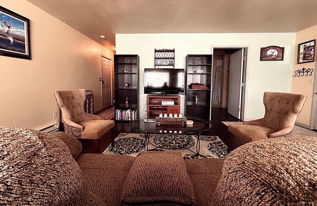 Cozy apartment nestled in the hills of Kettle Falls overlooking Lake Roosevelt.