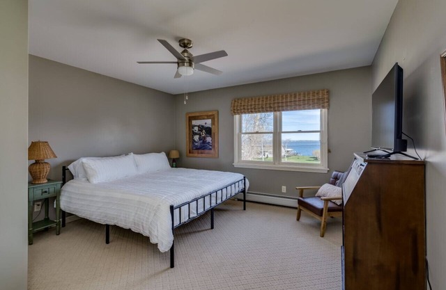 Walk to downtown and boat launch