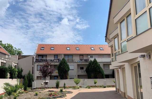 Cozy apartment with 1 bedroom and AC, WiFi in welcoming Pécs
