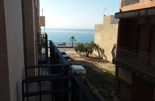 COSY APPARTEMENT AVEC BALCON AVEC VUE SUR LA MER, 50M DE LA PLAGE + WIFI