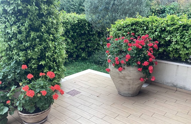 Cozy apartment with garden. Very cool in summer. Outdoor Shower