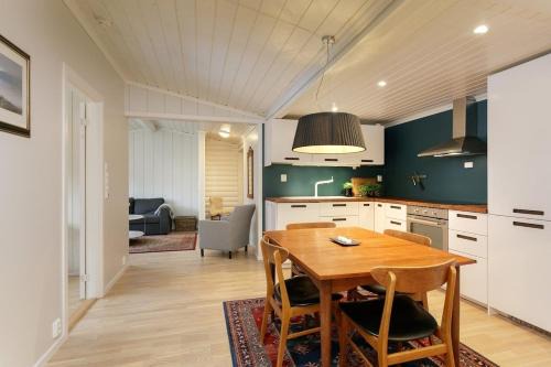Cozy apartment with pool