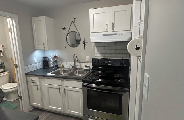 Cozy apartment with AC and WiFi in welcoming Beech Grove