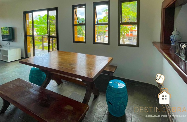 Cozy Apartment160m² at 600 meters from Praia da Enseada with TV