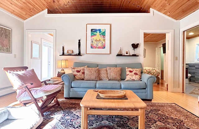Cozy Apartment .5mi to Jay Peak Resort- Discounted Lift Tickets Included