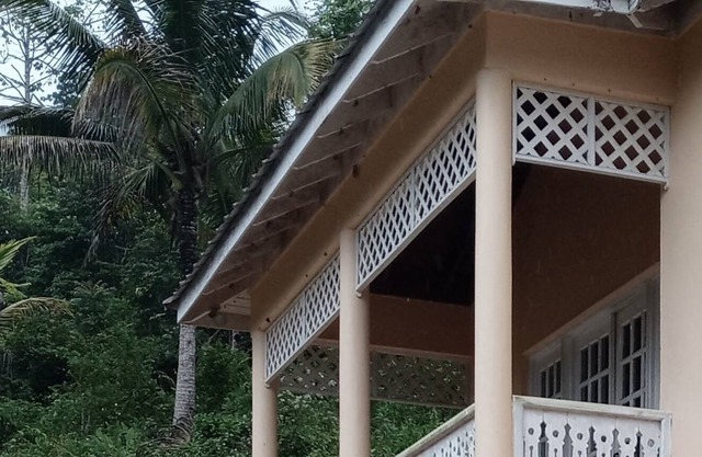 Cozy apt 13 miles to Ocho Rios and Dunns river falls