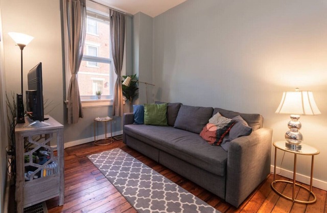 Cozy Apt in Walkable Area Downtown w/ Parking