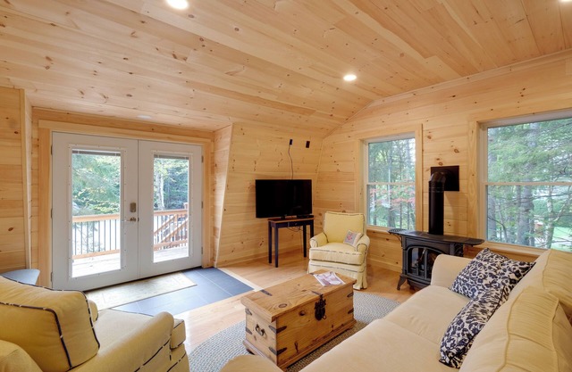 NOUVEAU! Confortable appartement avec terrasse, à 5, 5 km d��Acadia Nat’l Park!