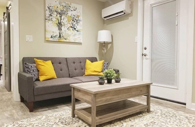 Cozy Ardmore Cottage Basement Apartment