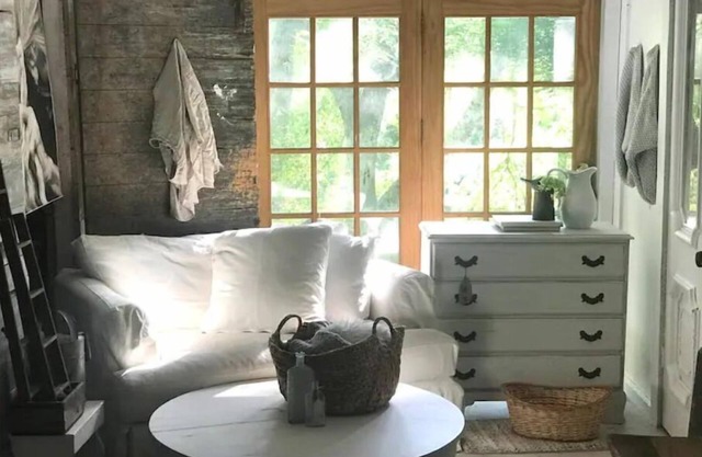 Cozy barn space i.e “Hawthorne” #1