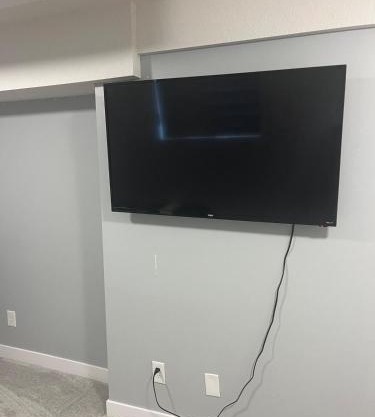 Cozy Basement Near Airport YYC