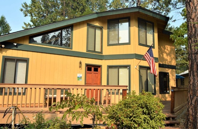 Cozy Bass Lake Cabin only 15 minutes from Yosemite