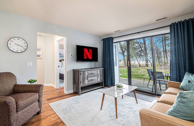 ☀ Cozy Bayview 1BDR Walk-out Condo @ The Shores ➠ 5660