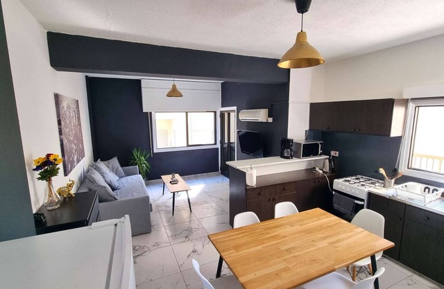 Cozy Beach Apt / 100 MBit+ Netflix / Near Airport