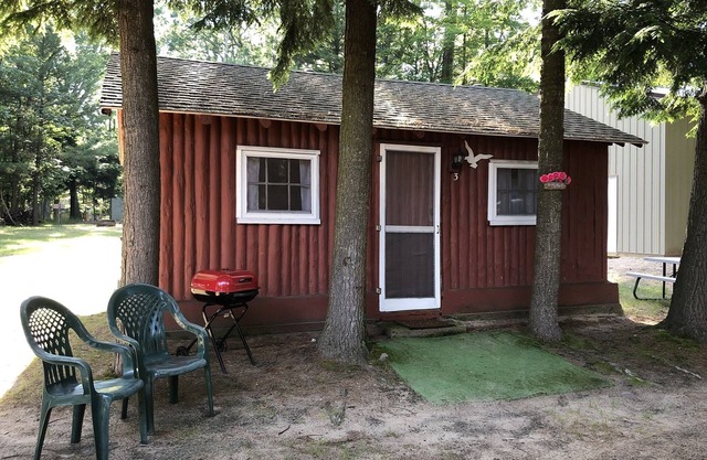 Cabine confortable "Beach" dans les bois avec façade et accès au lac Pentwater