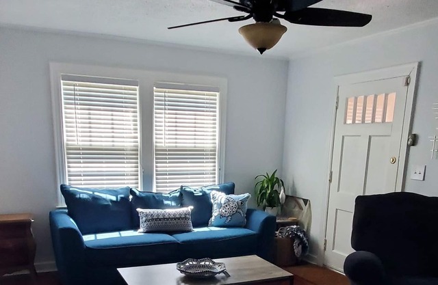Cozy Beach Cottage 2 minutes from beach