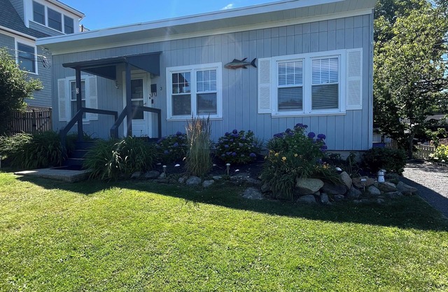 Beach cottage walkable to Good Harbor and Long Beach- RENOVATED!