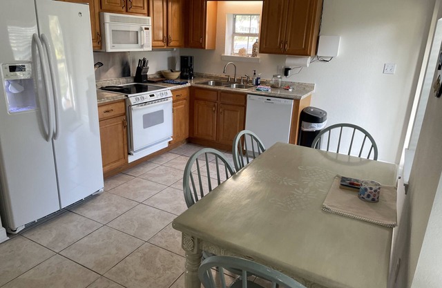 Cozy beach house great for kids - Boat trailer parking available