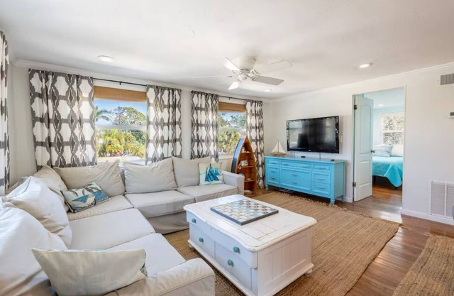 Cozy beach house! Just steps away from the world-class Manasota beach