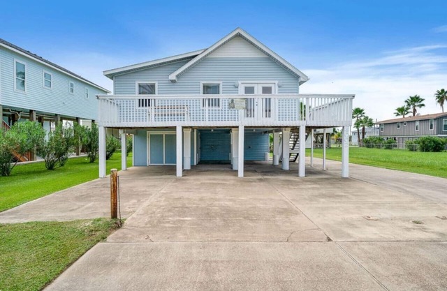 Cozy beach house next to Sea Isle Marina with game room