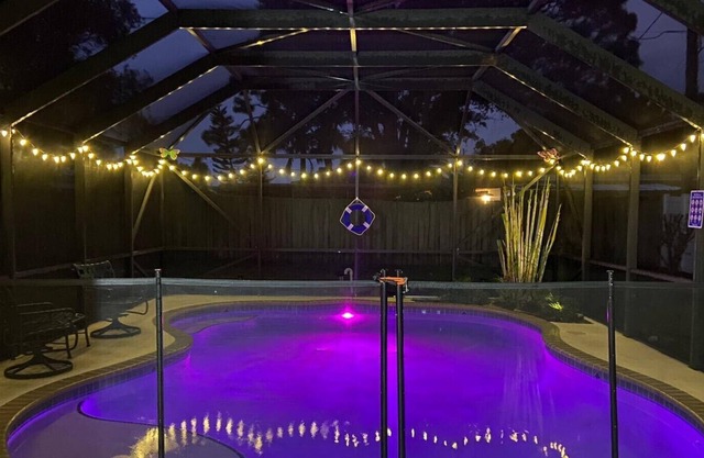 Cozy beach house with HEATED pool (2 bed/2 baths)