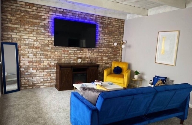 Cozy Beach Loft Walking Distance To The Beach! 🏖️