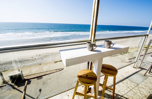 Cosy BEACHFRONT 1 Bdr Apt