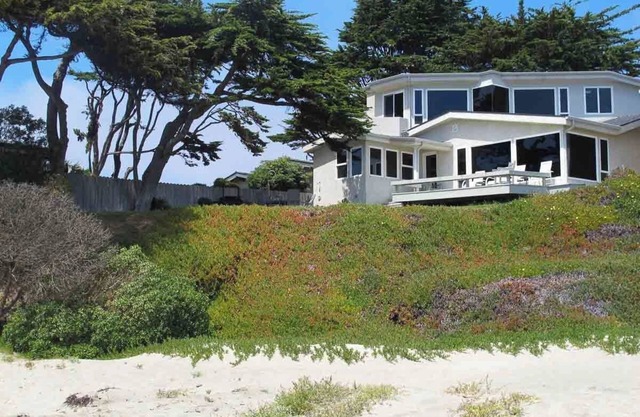 Cozy Beachfront on the quiet southern end of Cayucos Beach.
