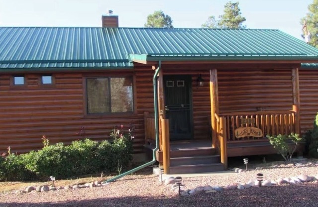 Cozy Bear Cabin à Bison Ranch. Près de Mongollon Rim. Avec un bain à remous relaxant.