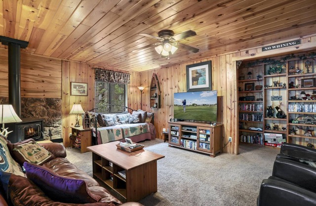 Cozy Bear Cottage | Secluded gem w/4 bedrooms in Christopher Creek!