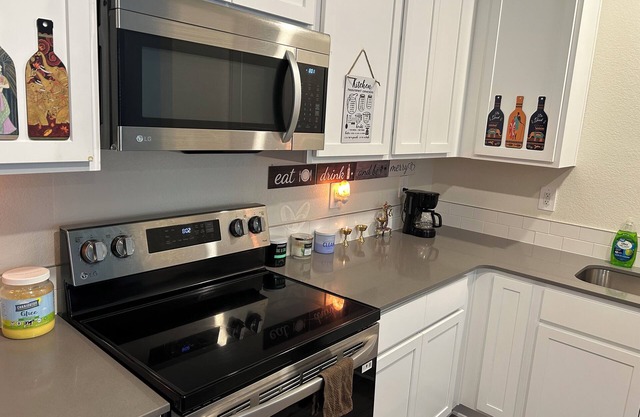 Cozy bedroom in a townhome in Fort Lupton with AC, WiFi