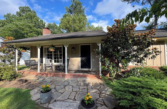 Cozy Bent Creek Cottage with direct access to Pisgah National Forest