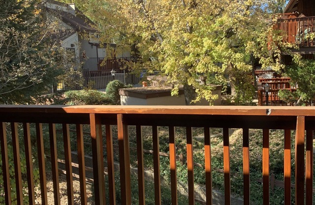 Cozy Big Bear home next door to snow summit
