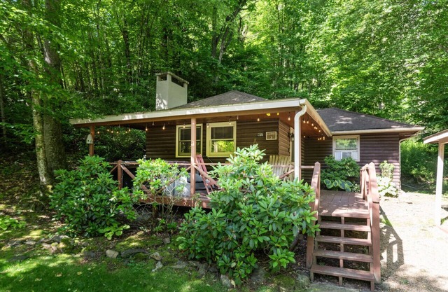 Cozy Blowing Rock Cabin - Hottub & Fireplace