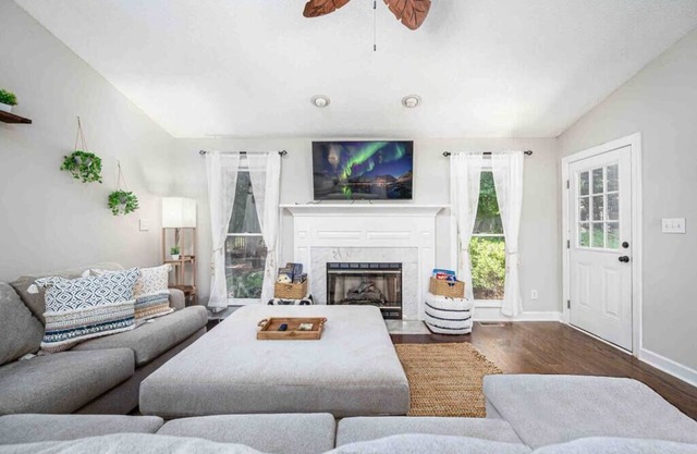 Cozy Boho Kildaire Farms Home- near Downtown
