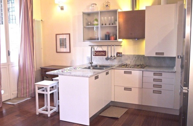 DELICIEUX APPARTEMENT AVEC JARDIN PRIVÉ DANS LE COEUR DE BOLOGNA