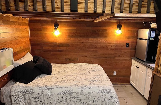 Cozy Bourbon Trail Loft apartment in charming Loretto