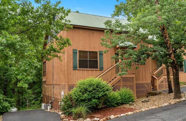 Cozy Branson Cabin | 2 Kings, Jetted Tub, Near Shows