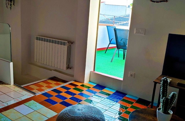 Cozy, bright, terrace-solarium, rustic living room. Very close to Madrid...