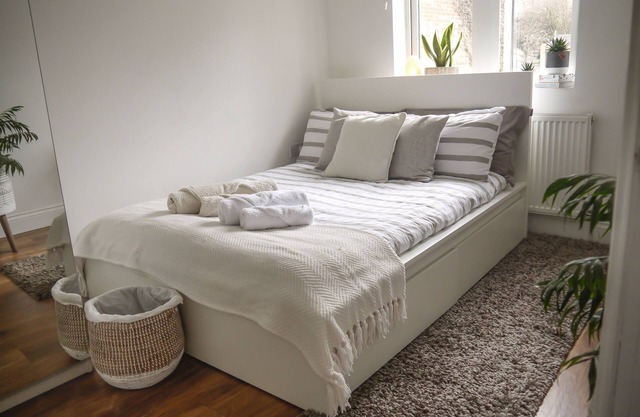 Cozy, bright and immaculate double bedroom with ensuite bathroom.