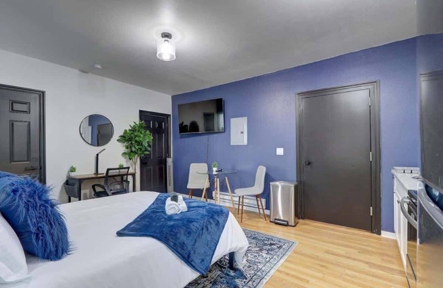 Adorable Studio McKinley Beach | BradySt Lowr East