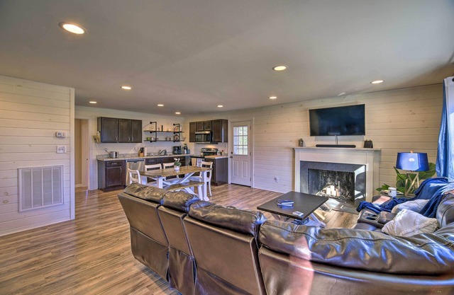 Cozy Bristol Home w/ Yard ~ 1 Mile to Downtown!