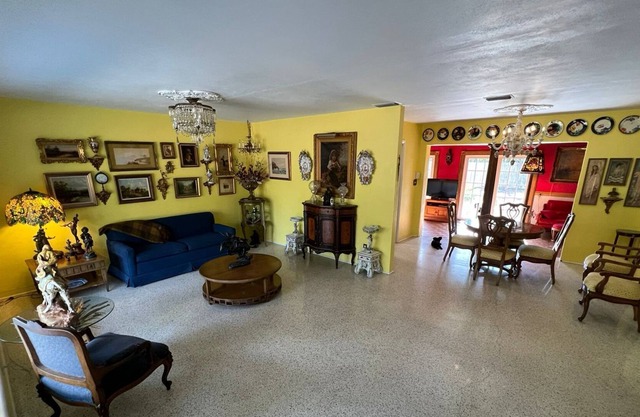 Cozy Bungalow 10 mins from Downtown Gulfport and St. Pete!