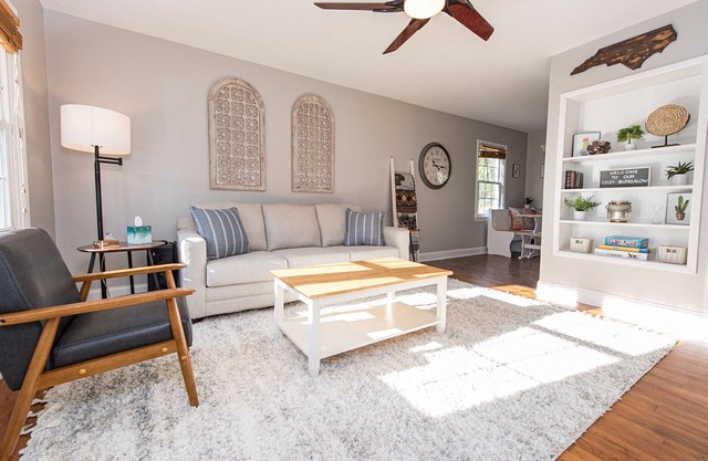 Cozy Bungalow - less than 1 mi from downtown Cary