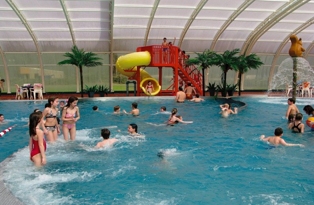 Acogedor bungalow con dos baños, en el bosque
