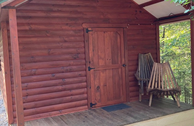 Cozy cabin #1, in charming Beattyville with AC
