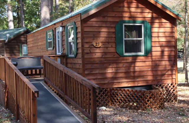 Cozy Cabin #27 walking distance to KY Lake and GREAT fishing - Camden TN.
